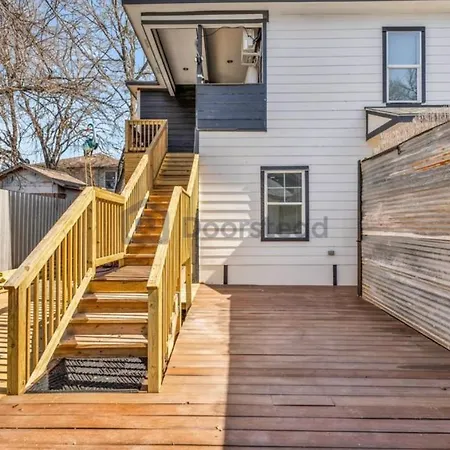 Charming Private Hotel Room Perfect For Couples Near East Austin